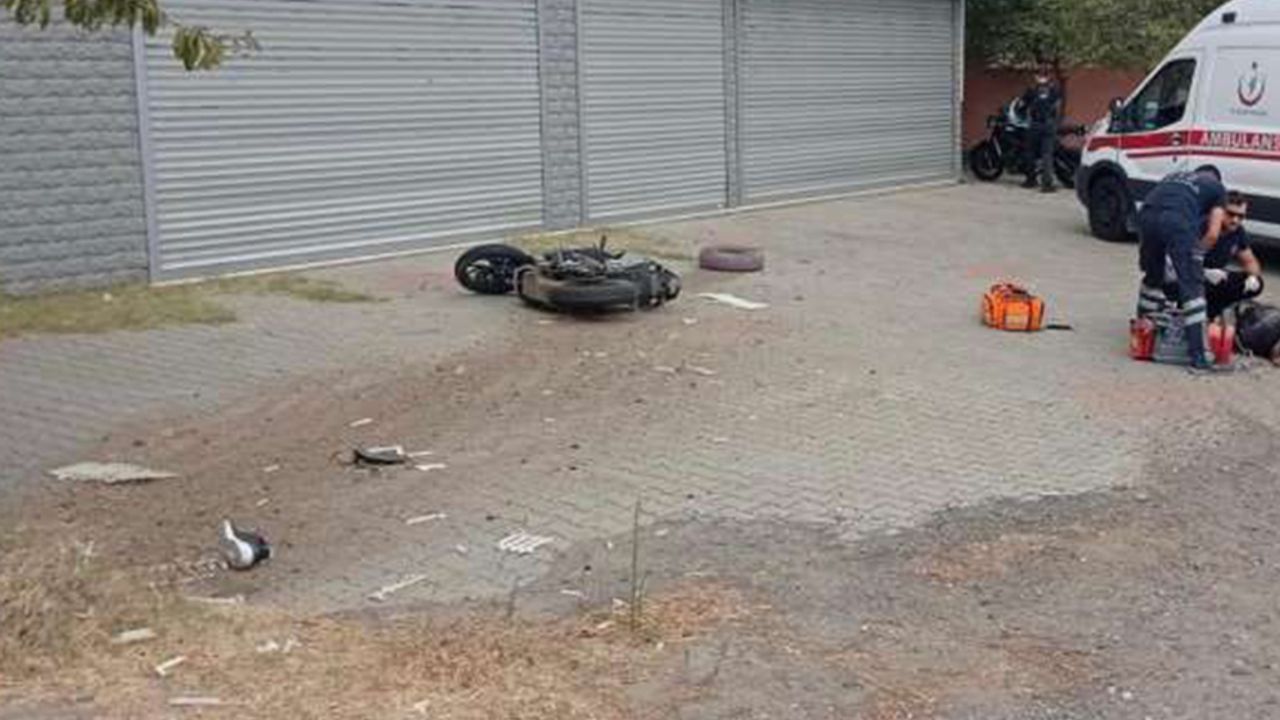 Otomobille çarpışan motosiklet sürücüsü hayatını kaybetti