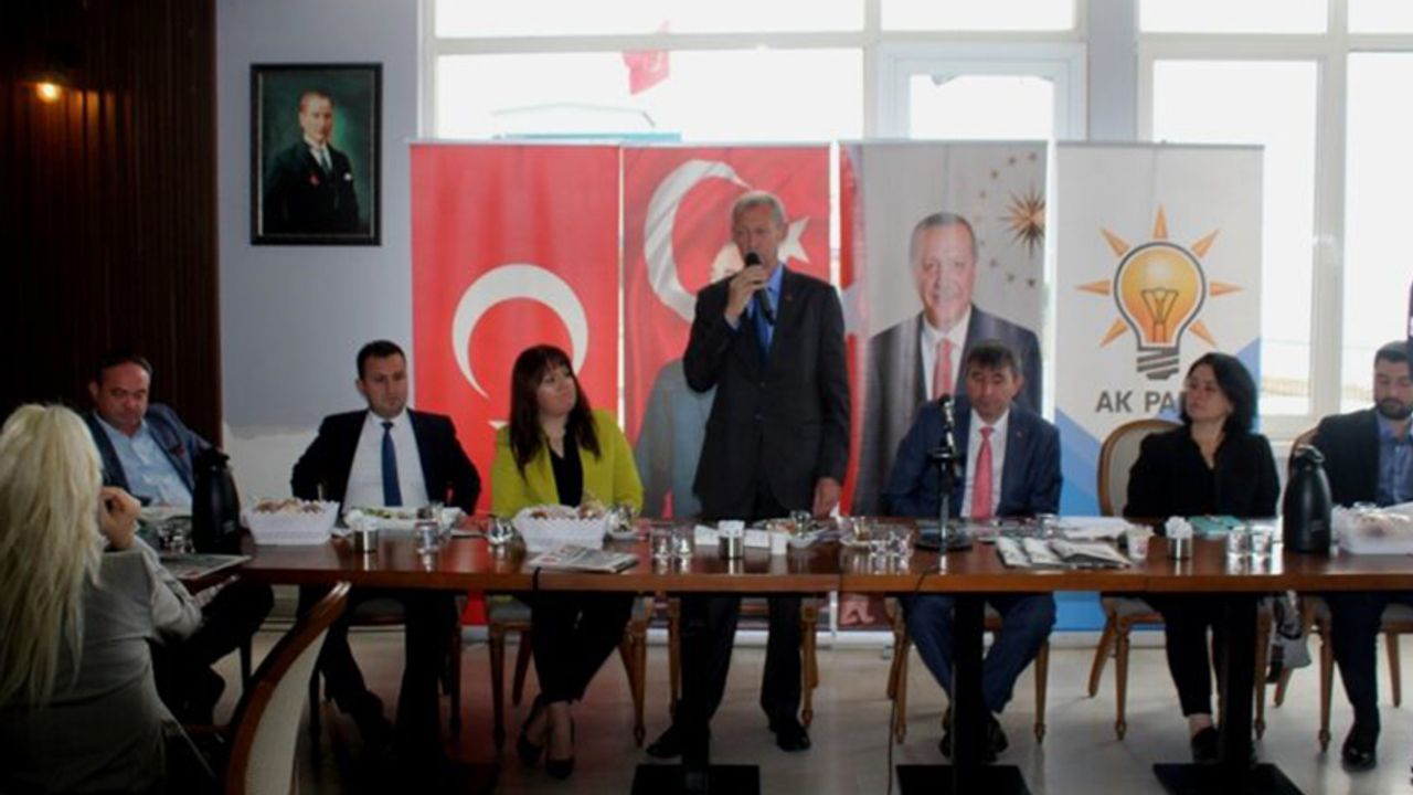 AK Parti yeni yönetimini tanıttı