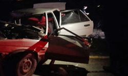 Otomobil traktöre çarptı: 1 ölü, 1 yaralı