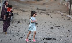 Gazzeli çocuklar üşümesin diye eşofman diktiler
