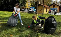 Bir saat boyunca çöp topladılar