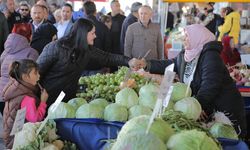 Başkan Akın semt pazarını ziyaret etti