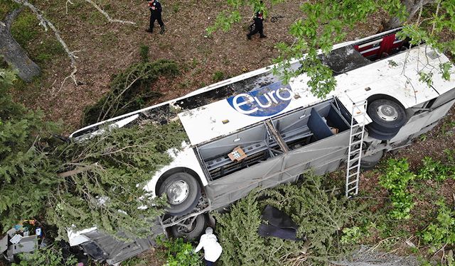 Yolcu otobüsü devrildi: 11 yaralı