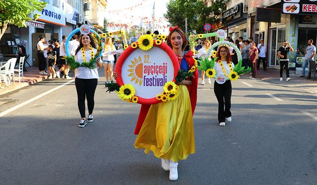 Hayrabolu'da "32. Ayçiçeği Festivali" başladı