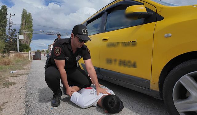 Göçmen kaçakçısı şüphelisi taksici gözaltında