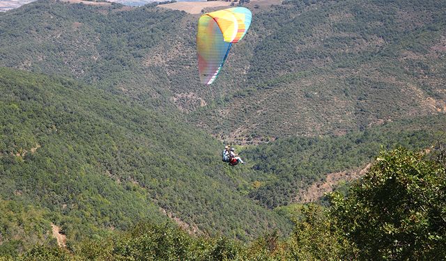 Uçarken kemençe çaldı