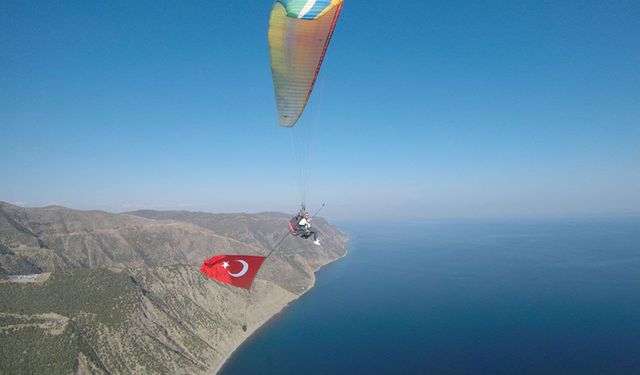 Cumhuriyet coşkusu göklerde