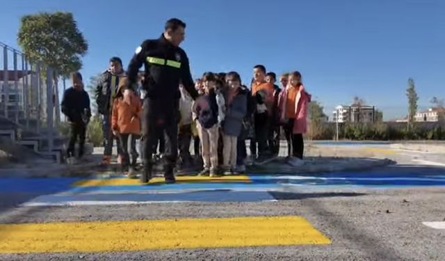 Öğrencilere genel trafik kuralları anlatıldı