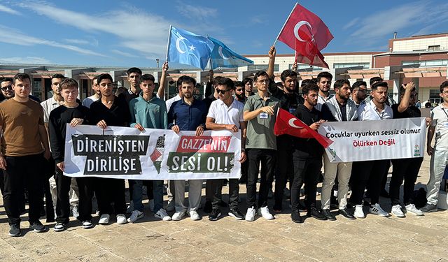 Üniversite öğrencileri saldırıları protesto etti