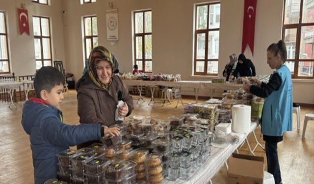 Filistinlilere destek amacıyla "hayır çarşısı" kuruldu.