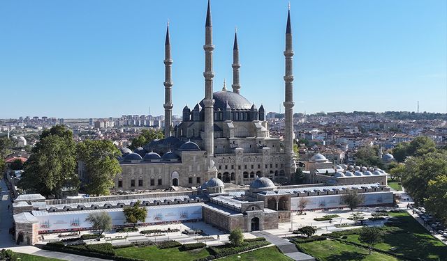 Selimiye Camisi'nde kalem işi çalışmalar sürüyor